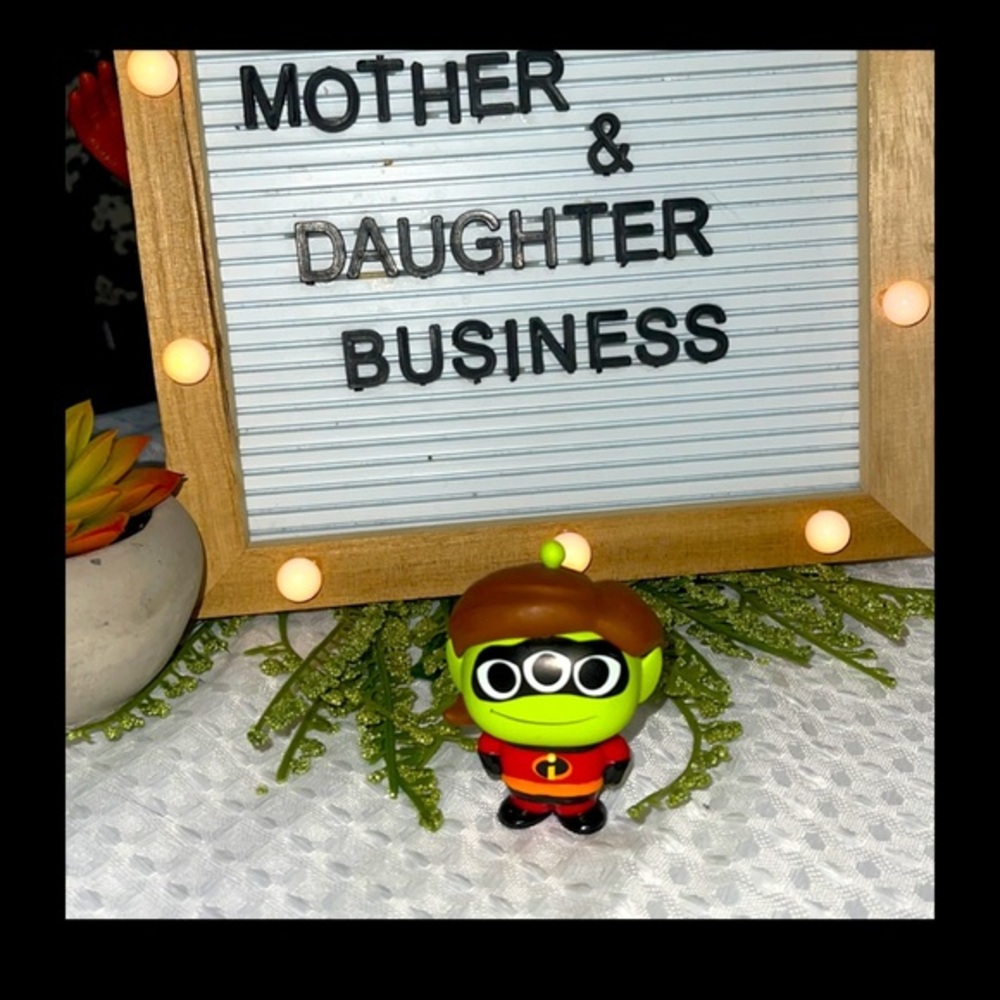 Funko Disney Pixar Alien Remix Mystery Mini - Elastigirl/Incredibles - 2020 - Picture 1 of 3